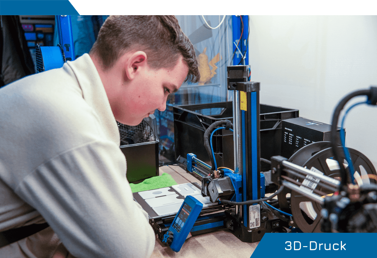 Sternenlabor Makerspace Vorschau Galerie 3D Druck Jungenliche am 3D-Drucker